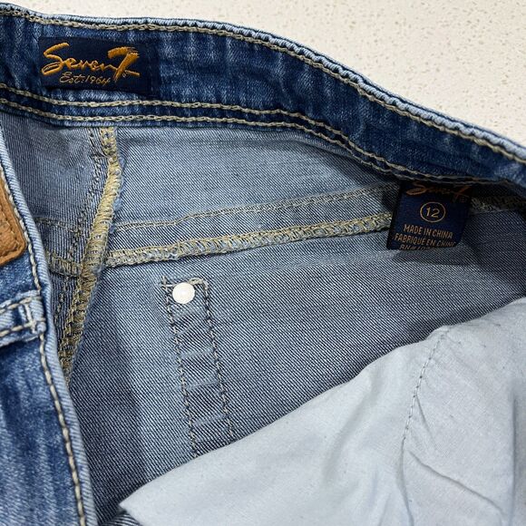 Seven7 Women's Shorts with Embroidered Pockets Size 12 - Picture 6 of 10